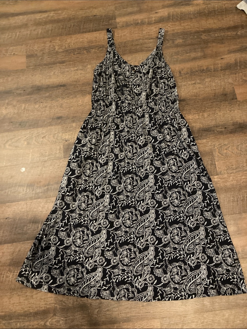 Sleeveless Open Back Black & White Floral Print Maxi Dress